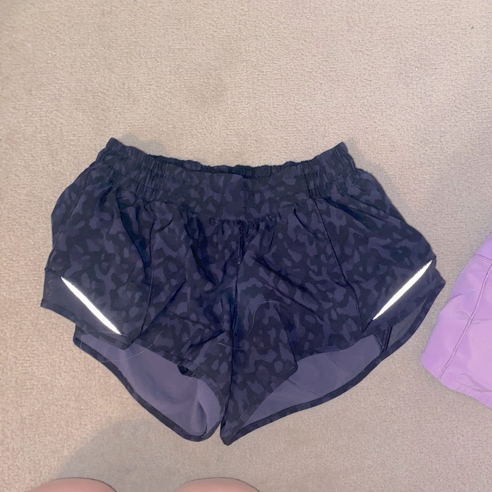 AUTHENTIC lululemon shorts hotty hot 2.5.